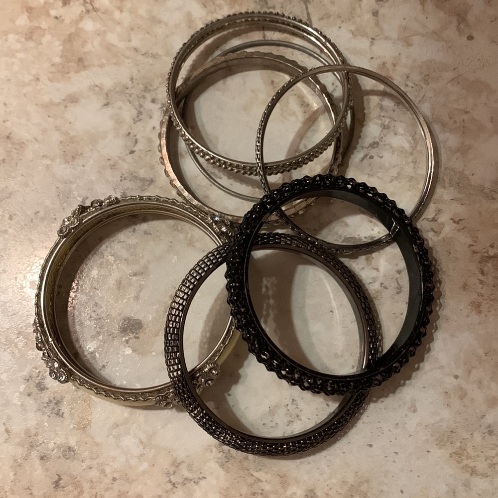 Bracelets - Picture 3 of 8